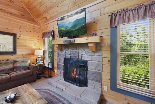 Ryes and Shine Bootlegger's Cabin! Hot Tub* Pool* Arcade* Billiards *EV * Pet Friendly photo 44