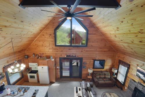 Ryes and Shine Bootlegger's Cabin! Hot Tub* Pool* Arcade* Billiards *EV * Pet Friendly photo 45