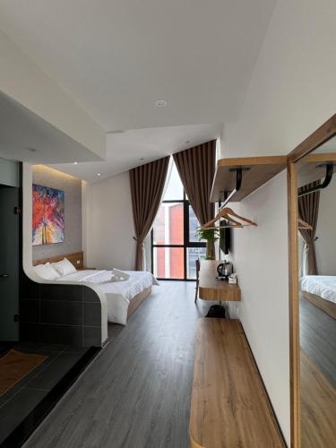 a bedroom with a large bed and a large window at Hayden Home Ocean Park 3 in Ðình Loan