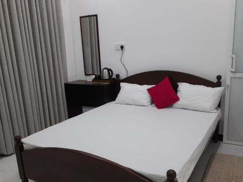 Una cama o camas en una habitación de Ella Thenulya