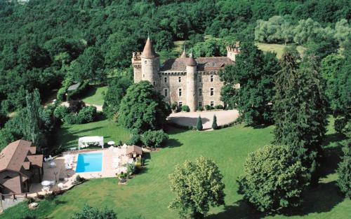 Bazén v ubytování Château de Codignat nebo v jeho okolí