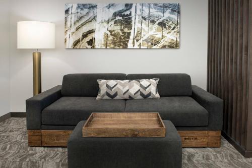 a living room with a couch and a coffee table at SpringHill Suites by Marriott Atlanta Perimeter Center in Atlanta