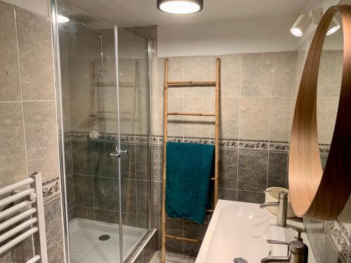 Ένα μπάνιο στο Belle maison grand jardin proche Côte des Basques