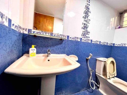 Bilik mandi di Trips Trilogy Gulshan Apartmet