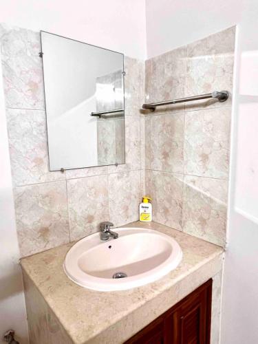 Bilik mandi di Trips Trilogy Gulshan Apartmet