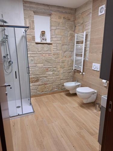 a bathroom with a shower and a toilet at B&B Le Scintille in San Ginesio