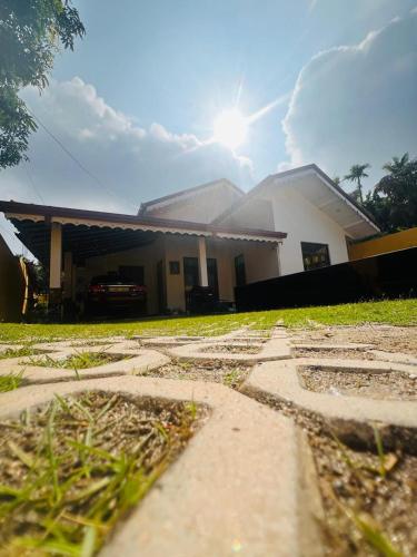 a house with a car parked in front of it at Kingz Kottage in Negombo