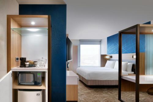 SpringHill Suites by Marriott Cottonwoodにあるベッド