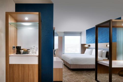 SpringHill Suites by Marriott Cottonwoodにあるベッド