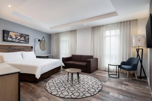 Postel nebo postele na pokoji v ubytování Protea Hotel by Marriott Johannesburg Wanderers