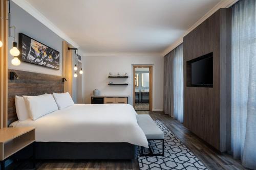 Katil atau katil-katil dalam bilik di Protea Hotel by Marriott Johannesburg Wanderers