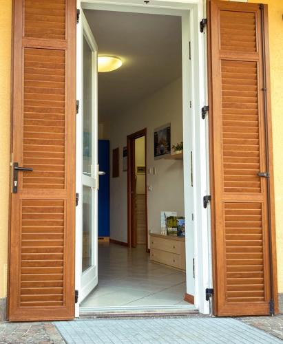 an open door to a room with a hallway at Elegante 1 Br, Bellavista in Valsugana, Trentino in Strigno