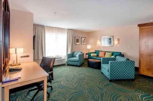 Χώρος καθιστικού στο Springhill Suites by Marriott Pueblo Downtown