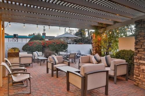 Ein Sitzbereich in der Unterkunft SpringHill Suites Prescott