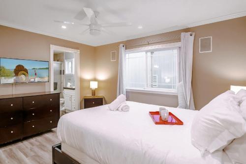 Katil atau katil-katil dalam bilik di AWESOME 3BR 1 Block To Ocean Fast WIFI C1