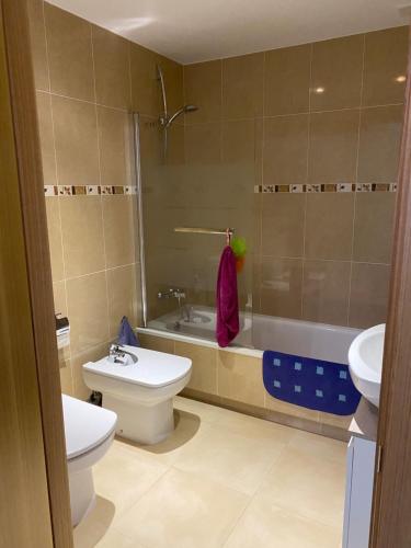 a bathroom with a sink and a toilet and a tub at Algaida oropesa in Oropesa del Mar