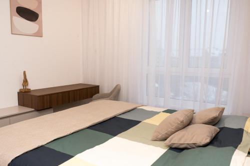 Postel nebo postele na pokoji v ubytování Skyline Apartments Free Parking