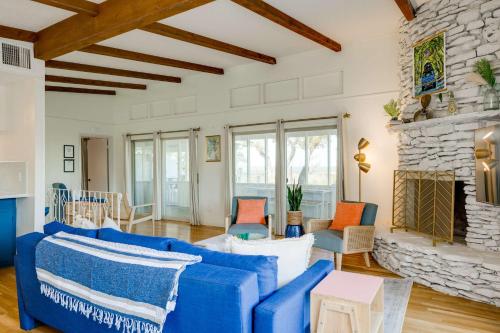 Foto sihtkohas Canyon Lake asuva majutusasutuse Tequila Sunrise hot tub lake view firepit pool galeriist