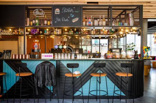 El lounge o bar de Moxy Bordeaux