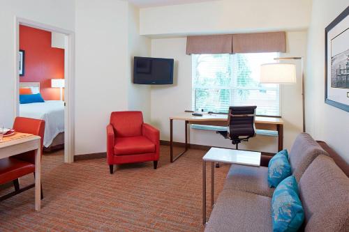 Μια τηλεόραση ή/και κέντρο ψυχαγωγίας στο Residence Inn by Marriott Naples