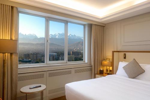 Postel nebo postele na pokoji v ubytování Sheraton Bishkek