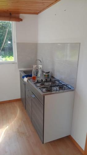 a kitchen with a stove top oven in a room at Altos de Quiluva in Suesca
