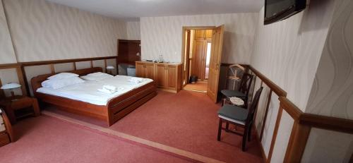 Ένα ή περισσότερα κρεβάτια σε δωμάτιο στο Atryum Hotel