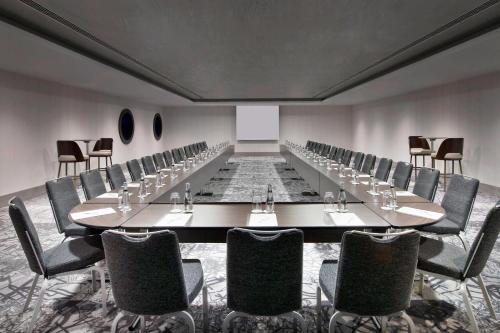 a large conference room with a long table and chairs at Le Meridien Istanbul Etiler in Istanbul