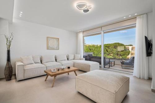 Renia Suite, Near The Sea