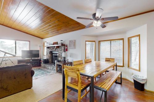 a dining room with a table and a ceiling fan at Victoria Court Vacation in Lake Arrowhead
