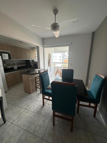 Dapur atau dapur kecil di Apartamento 1 dorm com garagem