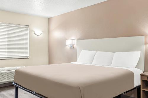 Cama o camas de una habitación en Welcome Suites-O'Fallon