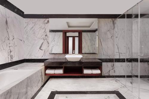 Koupelna v ubytování Le Meridien Coimbatore