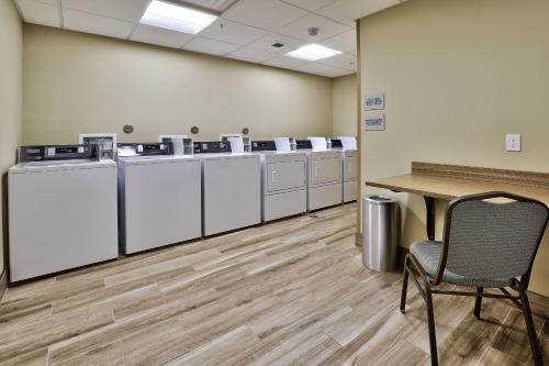Cucina o angolo cottura di TownePlace Suites by Marriott Albuquerque Old Town