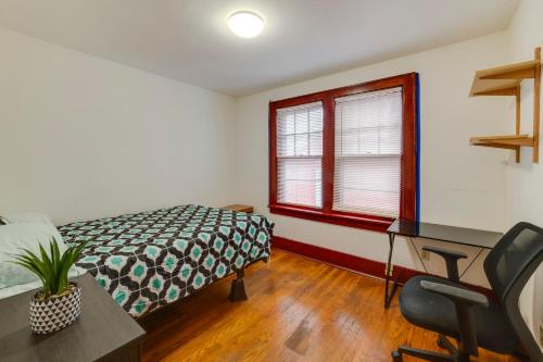 Postel nebo postele na pokoji v ubytování Walk to Cornell University Charming Duplex!