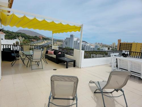 Balkón nebo terasa v ubytování Garajonay Atico Costa Adeje & Jacuzzi& barbacoa Gran terraza