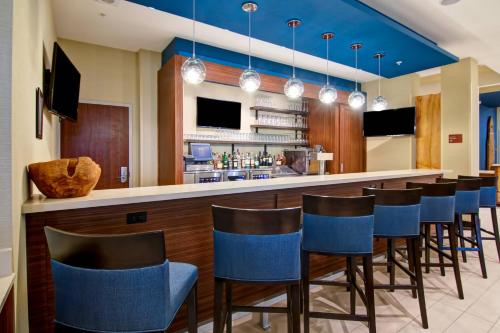 a bar with a row of blue bar stools at TownePlace Suites by Marriott Kincardine in Kincardine
