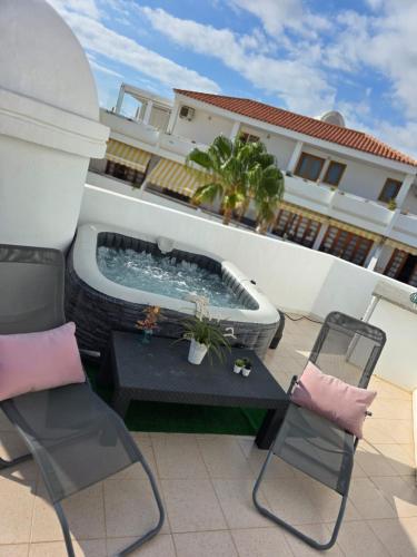 Balkón nebo terasa v ubytování Garajonay Atico Costa Adeje & Jacuzzi& barbacoa Gran terraza