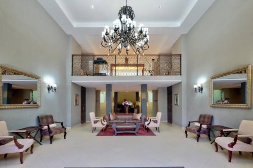 Ruang duduk di Protea Hotel by Marriott Livingstone