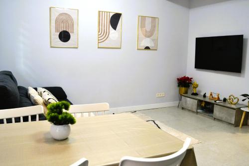 Céntrico estudio en Av Solidaridad