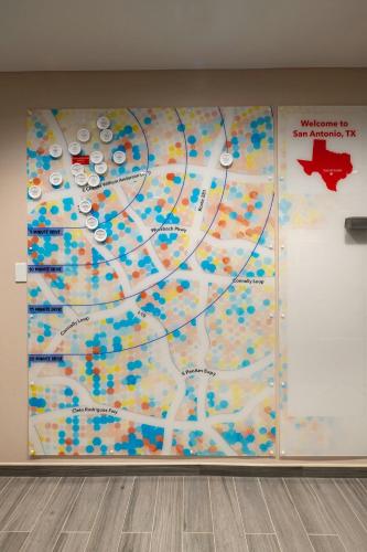 Фотография из галереи TownePlace Suites San Antonio Northwest at The RIM в Сан-Антонио