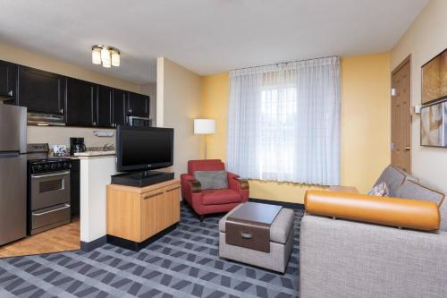 Kuchyň nebo kuchyňský kout v ubytování TownePlace Suites by Marriott East Lansing