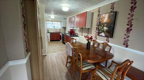 Køkken eller tekøkken på 3 Bed Room House very close to town