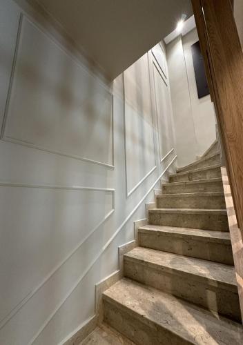 a staircase leading up to a building with white walls at L Évasion ZEN Duplex d Exception Entre Plage et Serenite in Mohammedia