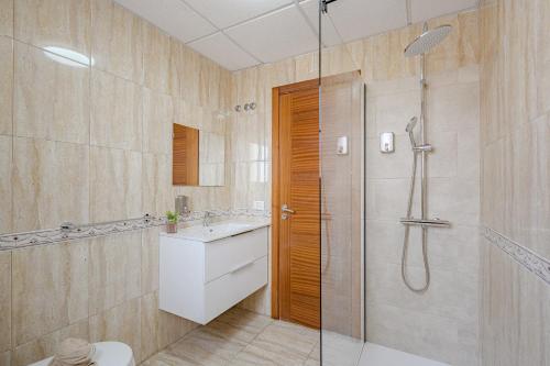 a bathroom with a shower and a sink at Tulum Airostel in San Isidro