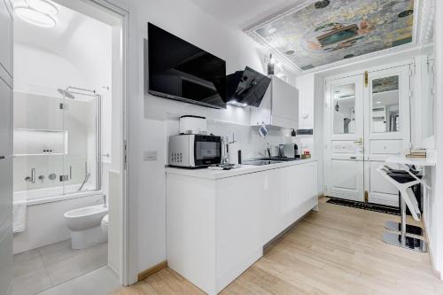 Colosseum Charming Suite with Jacuzzi near the metro