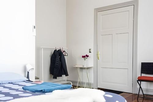 a bedroom with a bed and a white door at Habitación a orilla del río in Valdivia
