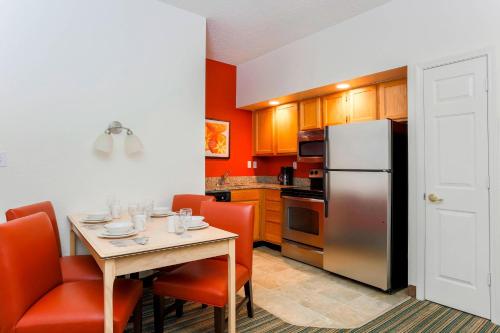 Dapur atau dapur kecil di Residence Inn West Palm Beach