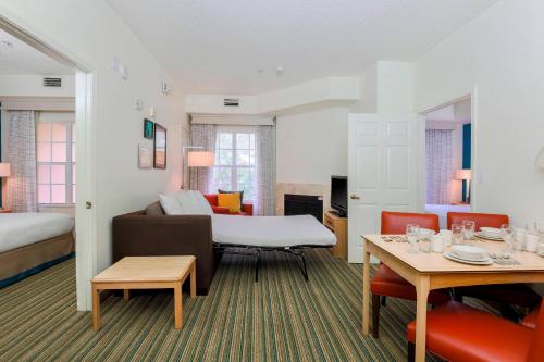 Katil atau katil-katil dalam bilik di Residence Inn West Palm Beach