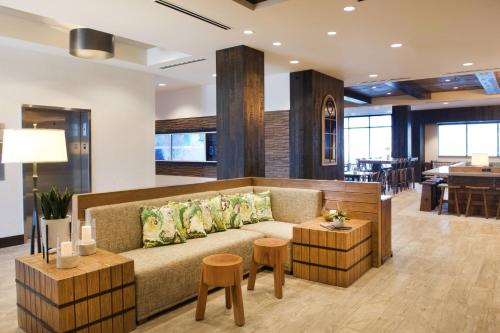 Un lugar para sentarse en SpringHill Suites by Marriott Bend